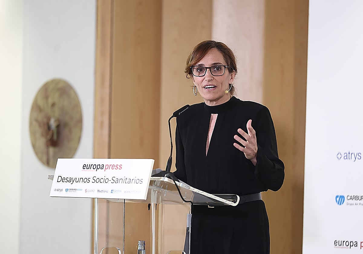 La ministra Mónica García, en el desayuno de prensa en que participó hoy.
