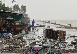 Destrozos en una calle de la provincia en la provincia filipina de Cagayn tras tocar tierra el supertifón.