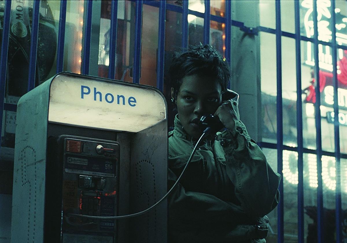 Imagen principal - Teyana Taylor da vida a Perfidia, Chase Infiniti encarna a Willa y Benicio del Toro es Sensei. 