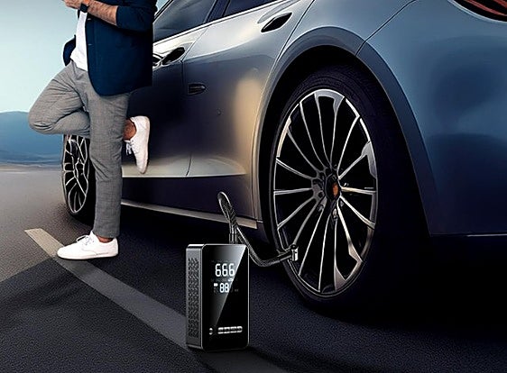Evita sustos en tus viajes y hazte con este inflador de ruedas de coche: eléctrico, compacto y multifunción
