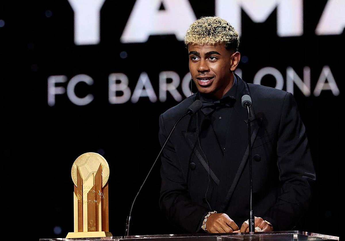 Lamine, tras recibir el Trofeo Kopa 2025.