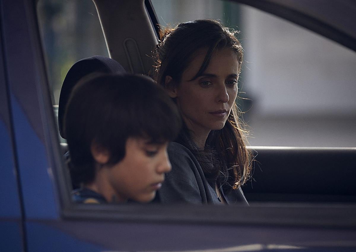 Imagen secundaria 1 - Tres fotogramas de la ficción.