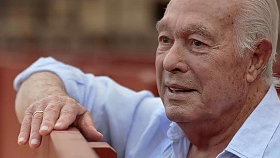 Curro Romero, ingresado por una neumonía