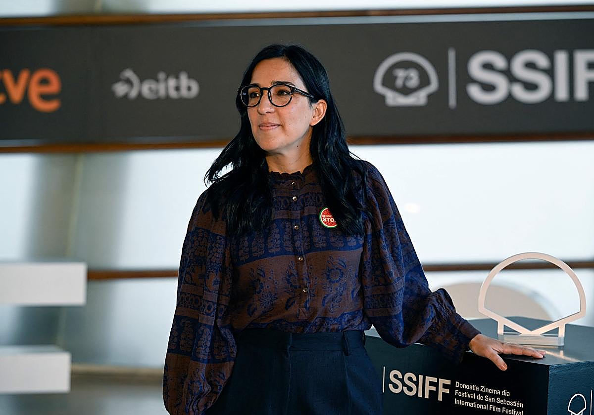 La directora española Alauda Ruiz De Azua posa para promocionar la película «Los Domingos»