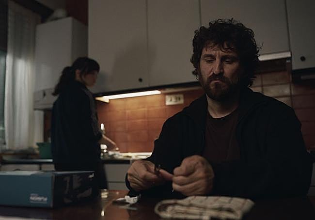 Susana Abaitua y Raúl Arévalo en 'Un fantasma en la batalla'.