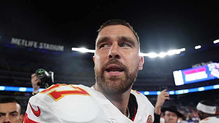 Detenido un hombre por colarse en la casa de Travis Kelce para entregar documentos legales a Taylor Swift