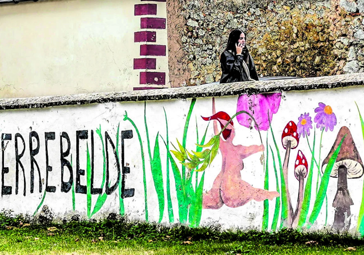 Los organizadores del campamento de Bernedo defienden las duchas mixtas como forma de «normalizar todos los cuerpos»