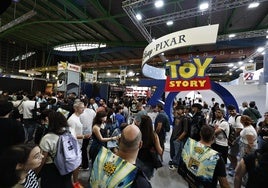 En la segunda jornada, la afluencia sigue siendo masiva.