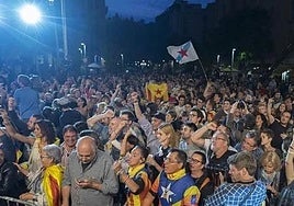 Simpatizantes de Junts Pel Sí celebran los resultados.