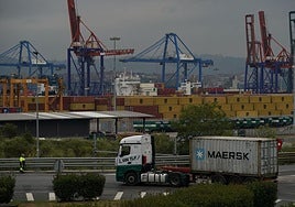Contenedores de productos en el puerto de Bilbao.