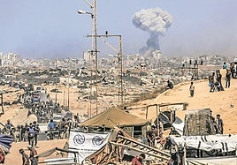 Palestinos se desplazan hacia el sur después de que las fuerzas israelíes ordenaran a los residentes salir de Gaza.