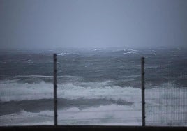 El exhuracán Gabrielle llega desde el Atlántico.