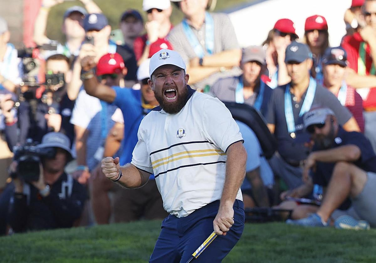 Shane Lowry celebra la victoria que le dio el triunfo a Europa en la Ryder Cup.