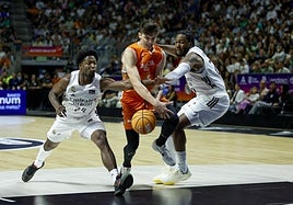 El Valencia presenta su candidatura a todo y evita que Scariolo se estrene con título