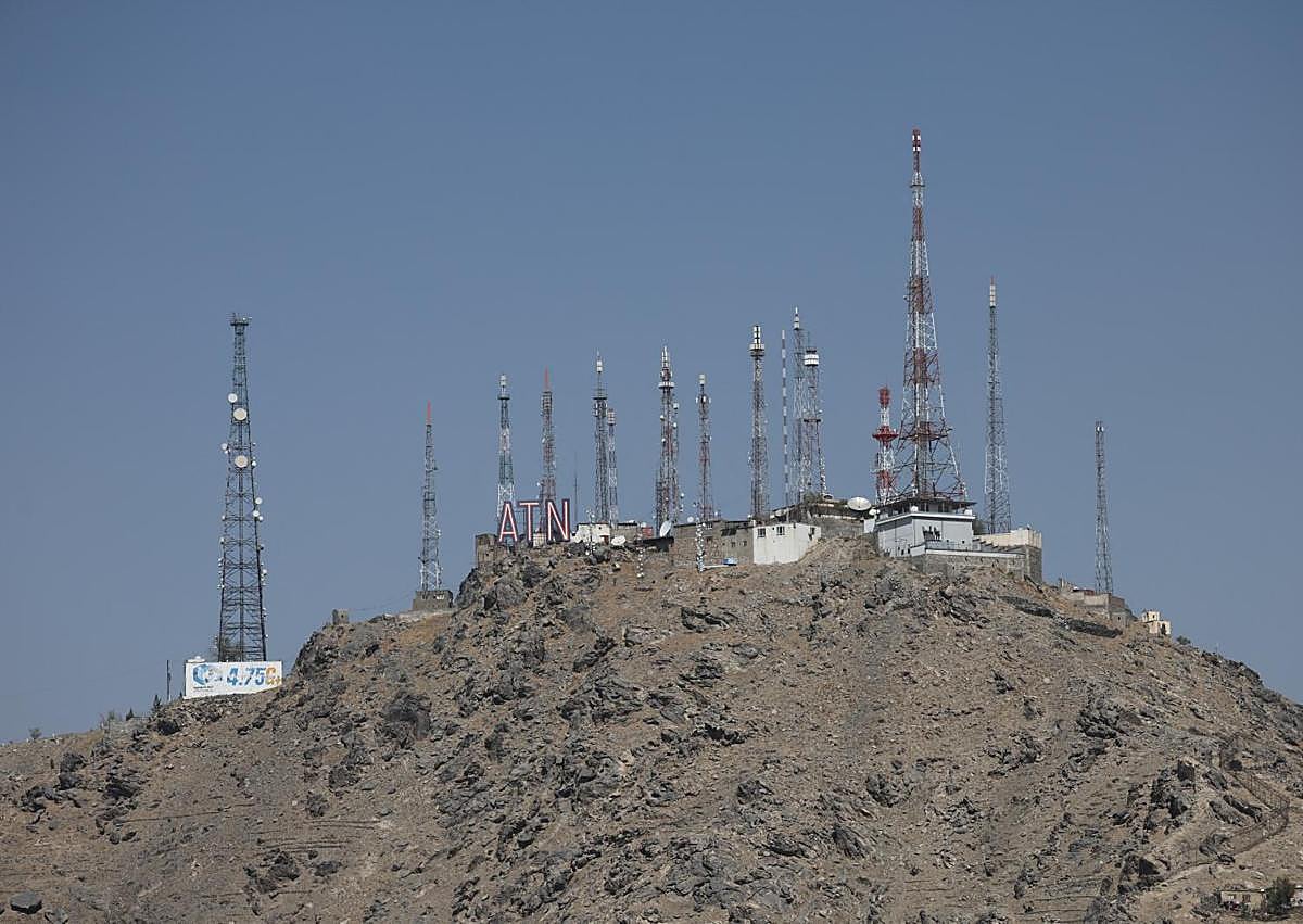 Imagen secundaria 1 - Los talibanes cancelan los vuelos internacionales y someten a Afganistán a un apagón total de telefonía e internet