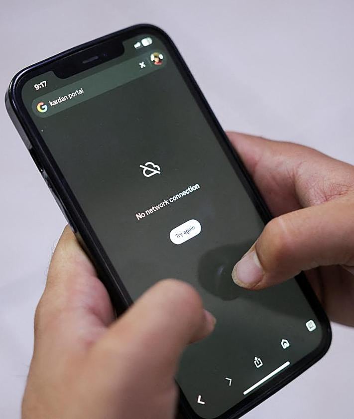 Imagen secundaria 2 - Los talibanes cancelan los vuelos internacionales y someten a Afganistán a un apagón total de telefonía e internet