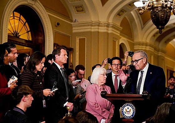 El líder de la minoría demócrata en el Senado de EE UU, Chuck Schumer, en una rueda de prensa en el Capitolio.