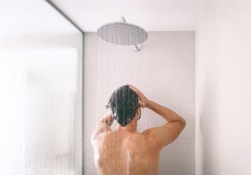 ¿Es mejor ducharse por la mañana o por la noche? La ciencia lo tiene claro