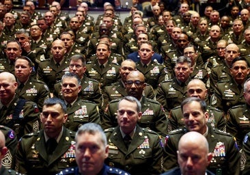 Trump anima a los jefes militares a luchar «contra el enemigo interno»