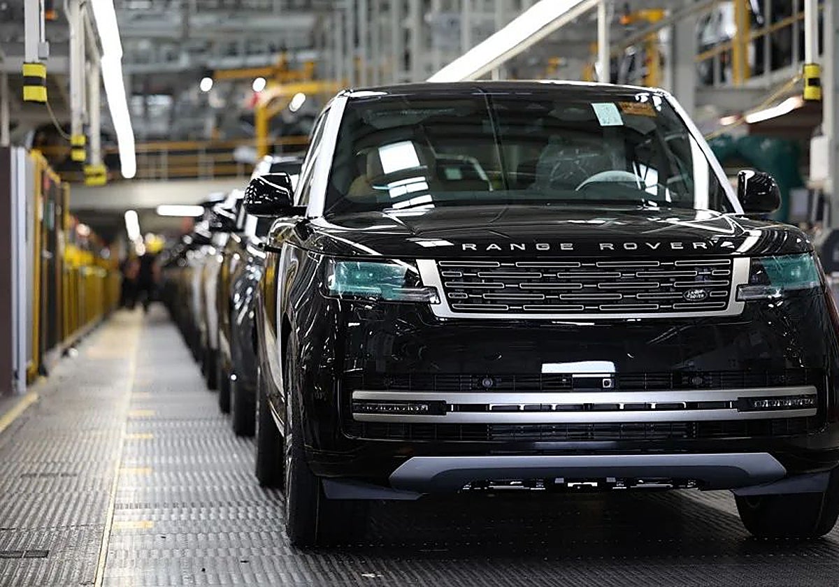 Línea de producción en la fábrica de Jaguar Land Rover en Solihull, Reino Unido