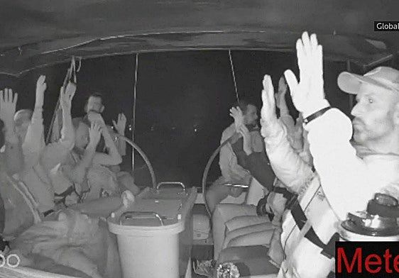 Momento del abordaje de uno de los barcos de la flotilla.