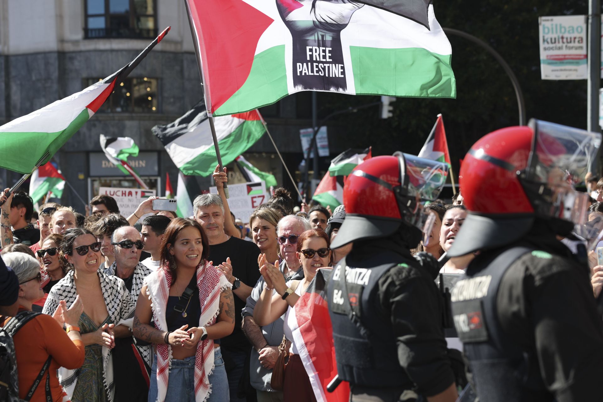Euskadi fue otro de los puntos donde salieron los estudiantes a la calle.