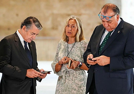 Juanma Moreno pide ayuda para localizar a las afectadas por los errores en el cribado de cáncer de mama