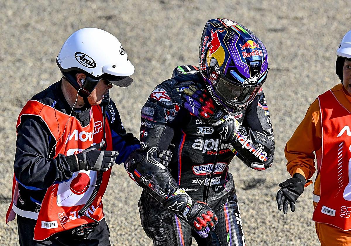 Jorge Martín abandona la carrera lesionado.