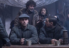 Miguel Ángel Vivas da indicaciones a Arón Piper y Miguel Herrán.