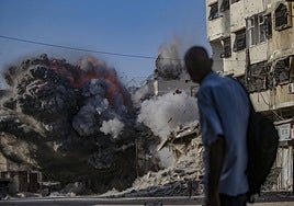 Un proyectil de Israel impacta en Gaza.