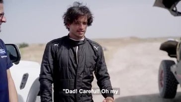 Encuentro de Leyendas: Carlos Sainz padre e hijo Intercambian