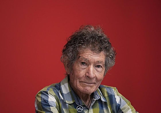 Carlos Soria, durante su rueda de prensa tras coronar con 86 años el Manaslu en Nepal.