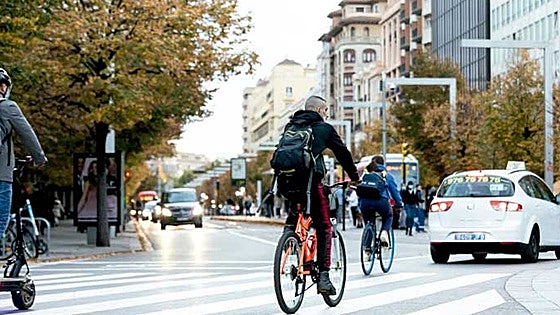 Peatones, ciclistas y usuarios de patinetes: infracciones que te pueden costar caras