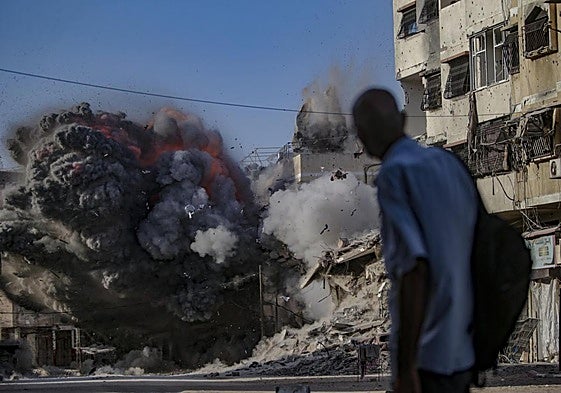 Mientras el mundo esperaba la respuesta de Hamás sobre el plan de paz, Israel continuó sus operaciones militares en Gaza.