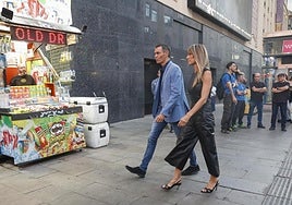 El presidente del Gobierno, Pedro Sánchez (c), y su mujer, Begoña Gómez.