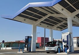 Estación de recarga de vehículos eléctricos