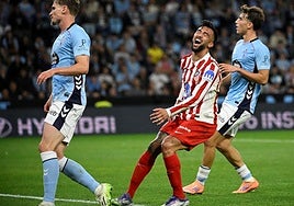 Nico González se lamenta tras fallar una ocasión.