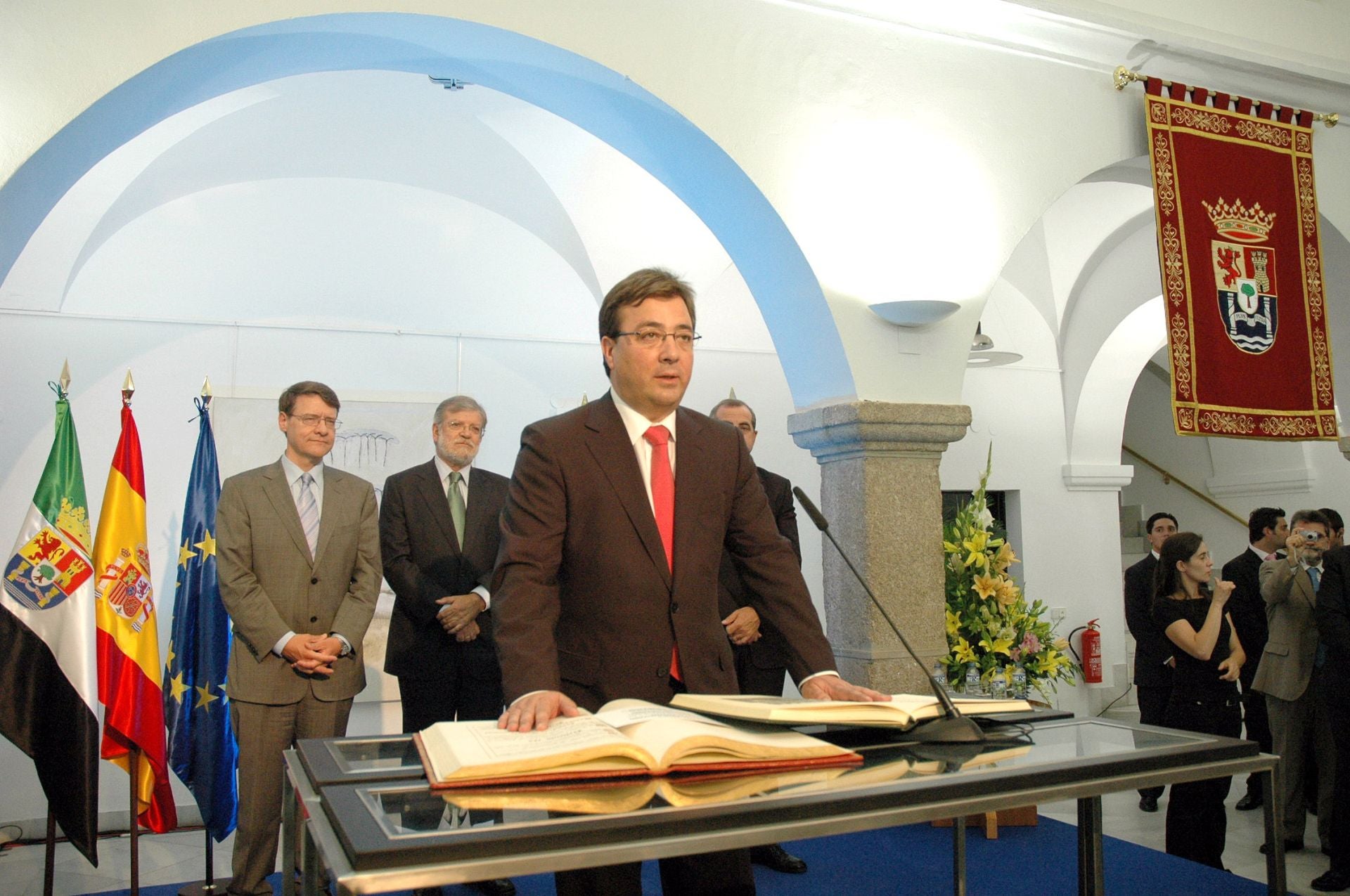 Fernández Vara toma posesión como presidente de la Junta de Extremadura en 2007.