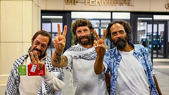 21 de los 49 españoles de la flotilla detenidos en Israel regresarán este domingo a España