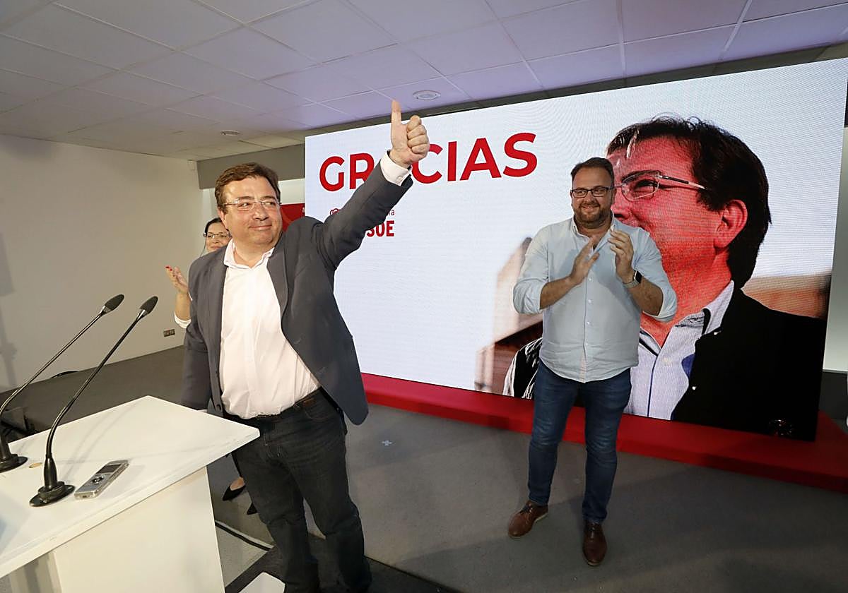 La trayectoria política de Fernández Vara, en imágenes