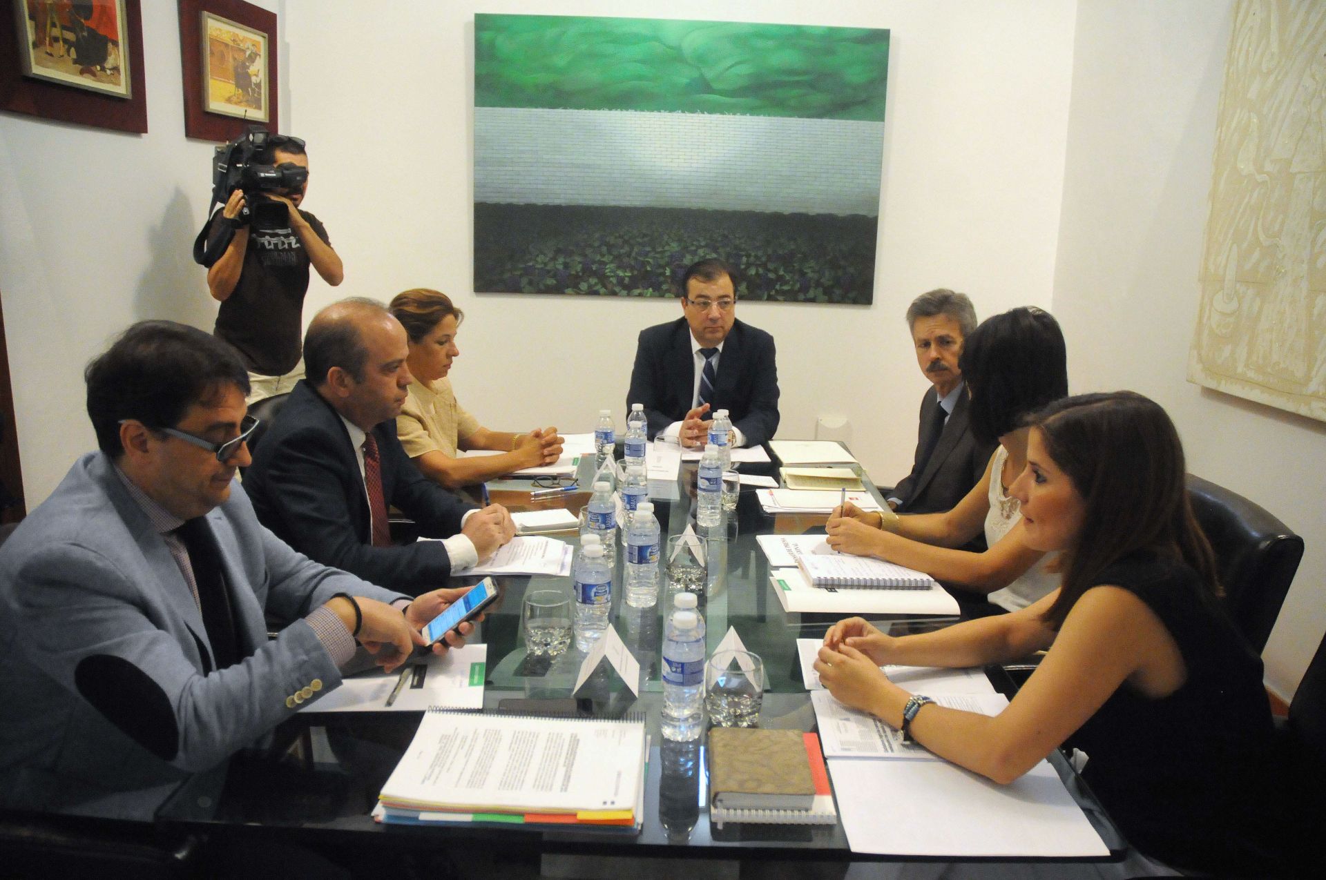 Primer consejo de Gobierno de la Junta de Extremadura con Vara como presidente tras ganar las elecciones en 2015.