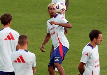 El choque por Lamine Yamal y las ausencias marcan la vuelta al trabajo de La Roja