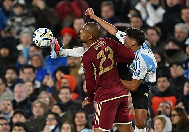 Salomón Rondón, en un partido con Venezuela.