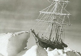 La goleta Endurance, atrapada por el hielo antártico, en 1915.