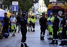 Inmediaciones del lugar en el que el derrumbe parcial de un edificio en pleno centro de Madrid.