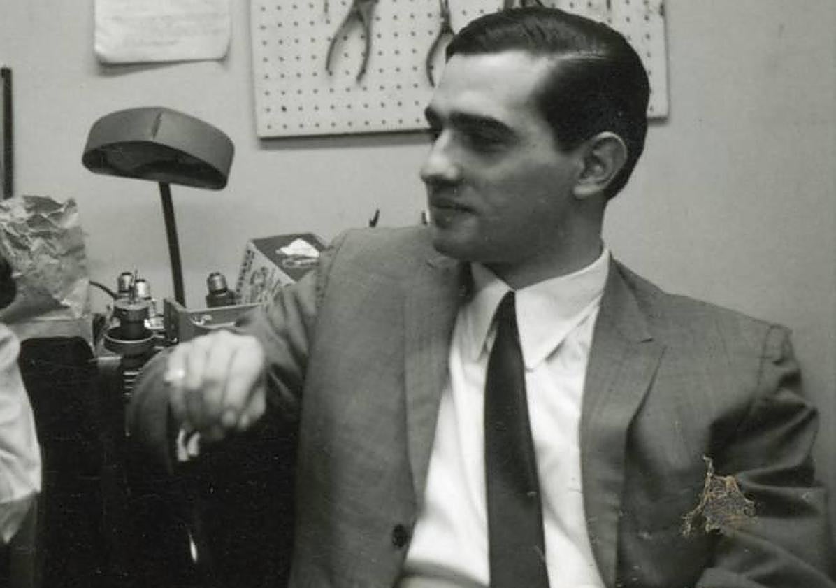 Imagen principal - Martin Scorsese de niño y en una fotografía de juventud, cuando estudiaba en la Universidad de Nueva York.