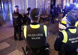 Increpa a una chica con insultos tránsfobos y su padre es detenido por golpearlo con una barra de hierro en Málaga