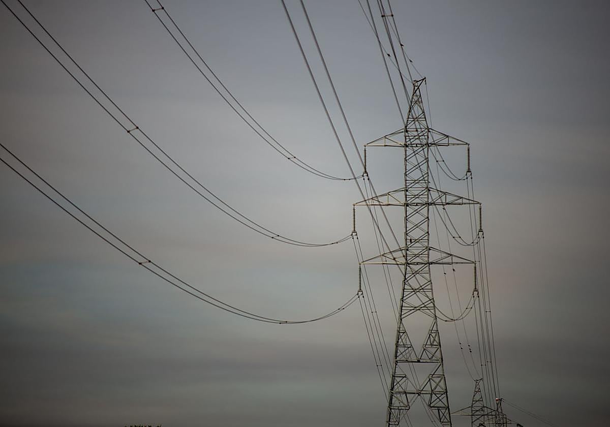 La CNMC ve «innecesario» elaborar informes sobre el control de tensión que falló en el apagón