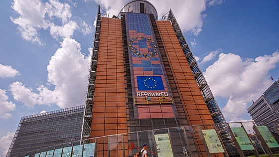Bruselas abre un procedimiento de infracción a España por multar a las aerolíneas que cobran el equipaje de mano