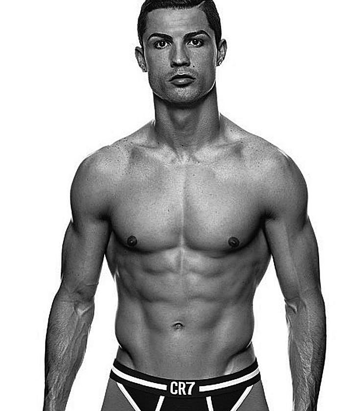 Imagen secundaria 2 - Gimnasios, estatuas y línea de ropa interior a mayor gloria de CR7.